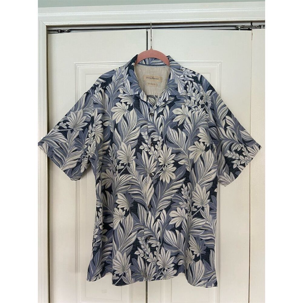 Tommy Bahama Men's L Blue Floral Hawaiian Shirt Short Sleeve Casual
